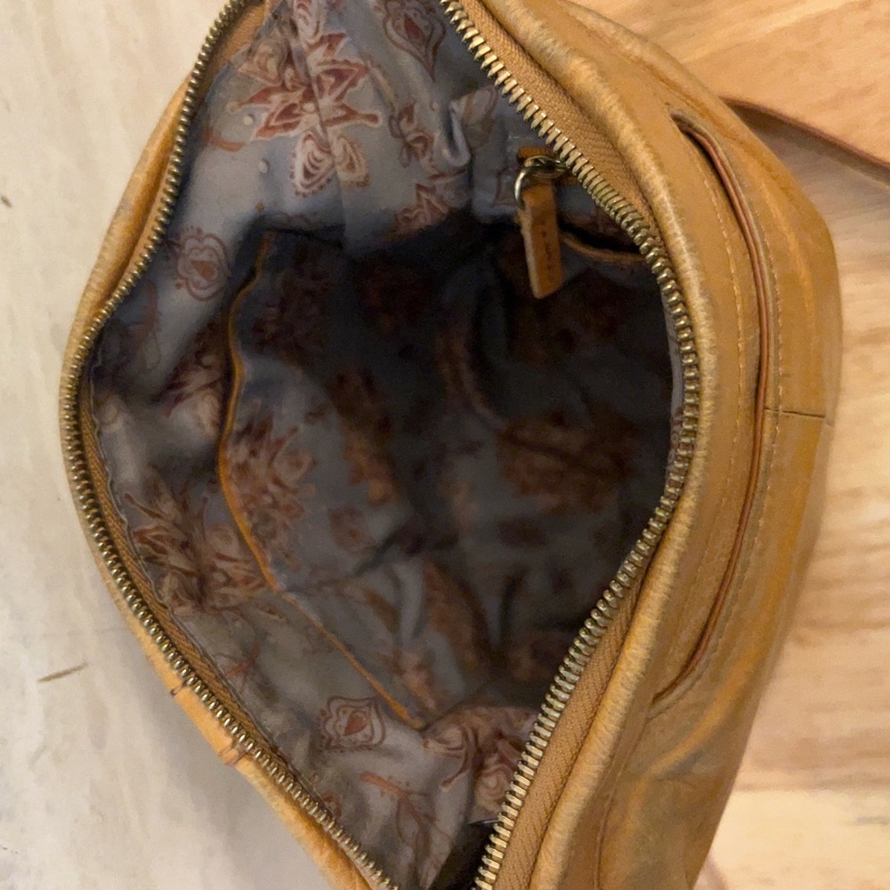 Hobo Drifter, a leather crossbody bag vintage-style smooth leather - Picture 14 of 16